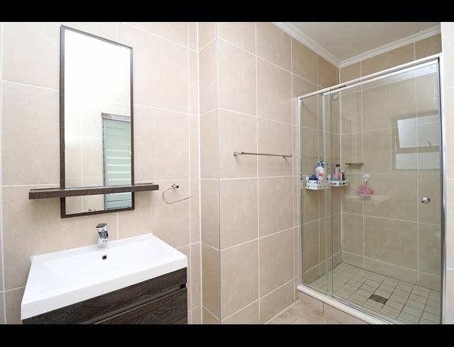 3 BEDROOM APARTMENT FOR SALE IN MODDERFONTEIN